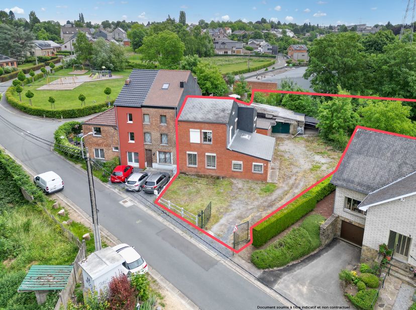 Easyhome vous emmène dans le quartier résidentiel de Vedrin afin de découvrir la composition de cette grande maison !&lt;br /&gt;
Nichée sur un terrain tota
