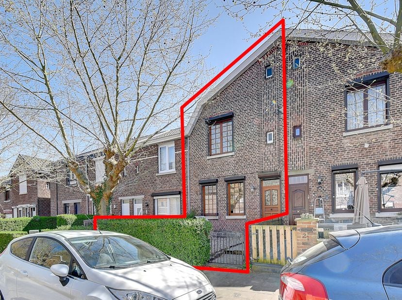 Visite virtuelle : https://my.matterport.com/show/?m=zKfT3LafwUN L&#039;immobilière SCIARA a le plaisir de vous proposer cette coquette maison avec jardin