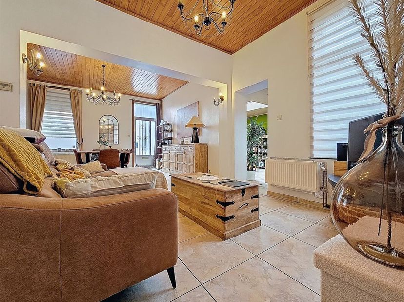 SOUS OPTION - PLUS DE VISITE - Prix: Offre à partir de 175.000 euros, frais d&#039;agence non inclus et à charge de l&#039;acquéreur.&lt;br /&gt;
Chouette maison habi
