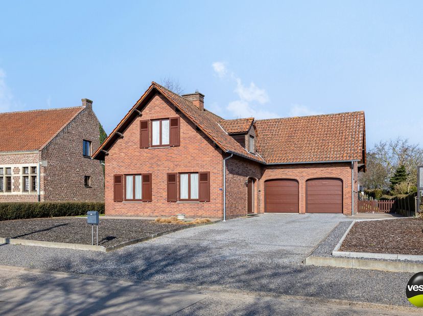 Ruime open bebouwing met 4 slaapkamers, bureau en dubbele garage in Riemst&lt;br /&gt;
&lt;br /&gt;
Welkom in deze karaktervolle open bebouwing uit 1979, gelegen