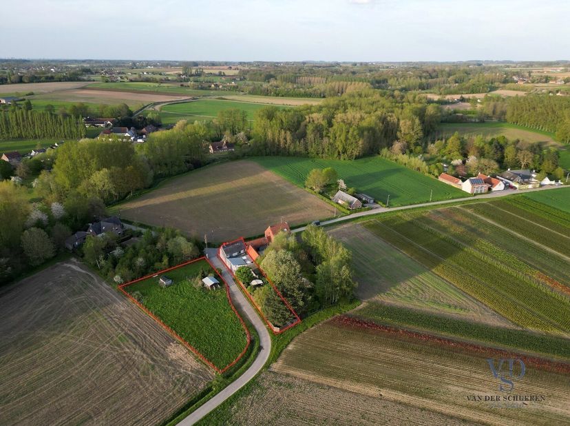 Eigendom met karakter, gelegen op een exceptioneel rustige locatie in Nederzwalm (én toch met een uitstekende ontsluiting).&lt;br /&gt;
Mits een passende re