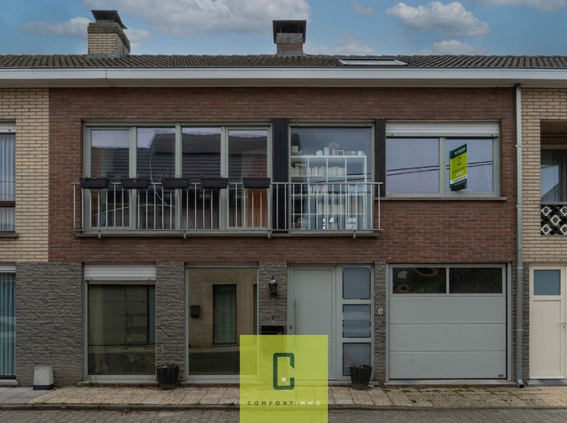 STARTPRIJS : BEZOEKDAG 07/05: Deze verder af te werken op te frissen woning in Wingene heeft alles wat je zoekt in een ideale gezinswoning. Met een zu