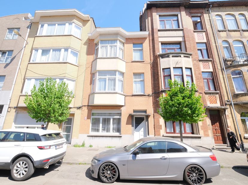 LAEKEN - REF : 6779992 - Dans une rue aérée proche du centre Ville et de toutes les facilités, nous vous proposons cet immeuble de rapport de 3 unités