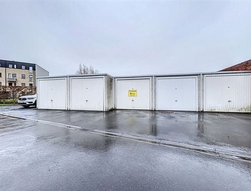                                        Box à vendre à Ieper, € 32.000
