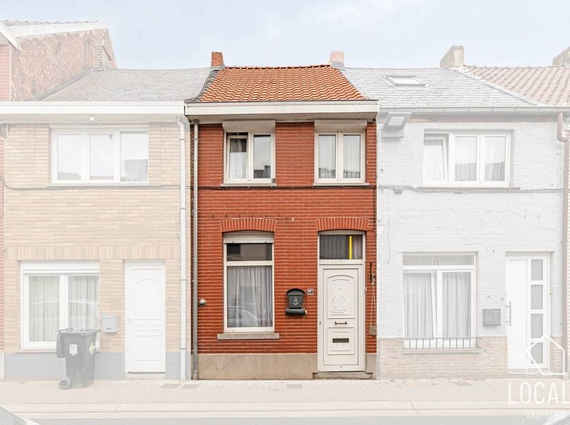 Gezellige instapklare gezinswoning, centrum Ninove maar toch in een rustige éénrichtingsstraat. De woning is gelegen op slechts 150m van bakker, beenh