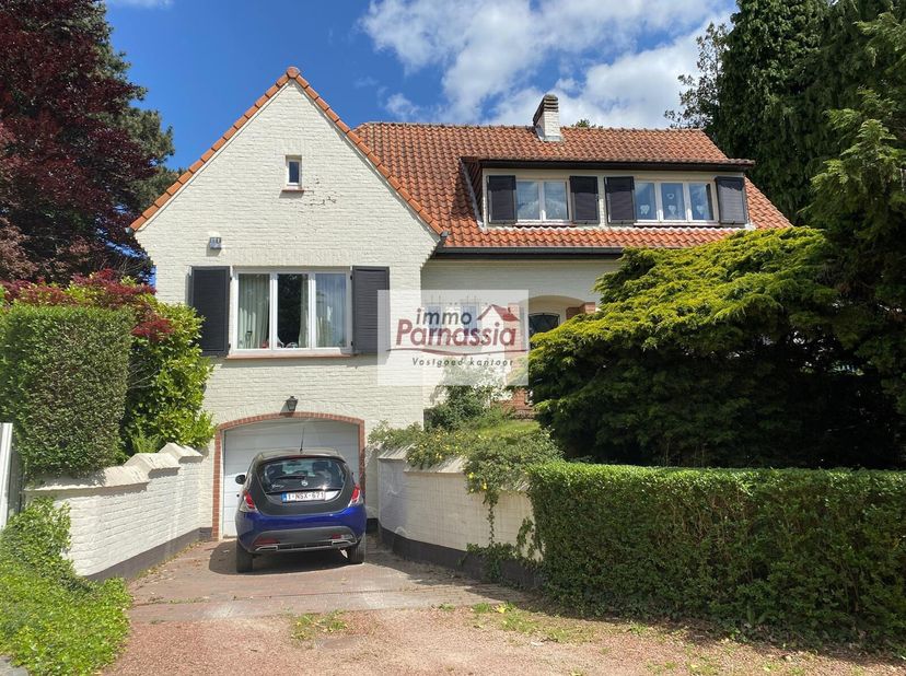 Rustig gelegen 4-gevel villa nabij het openbaar vervoer en de DSB, woonkamer, ingerichte keuken, 5 slaapkamers, 2 badkamers, garageVrij: 01/08/2025EPC