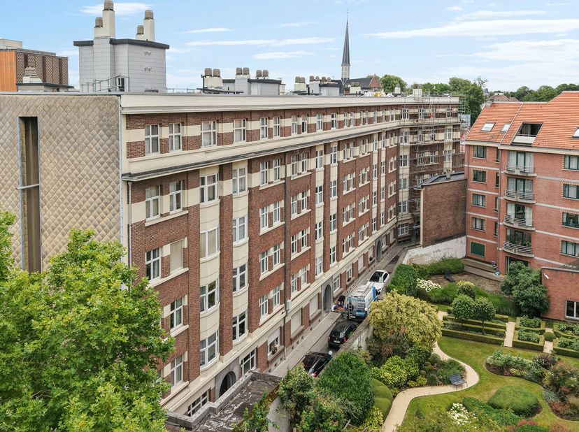 Maxime Real Estate présente un charmant appartement situé au Cur d&#039;Ixelles.&lt;br /&gt;
Sa localisation offre un cadre de vie paisible tout en étant proche
