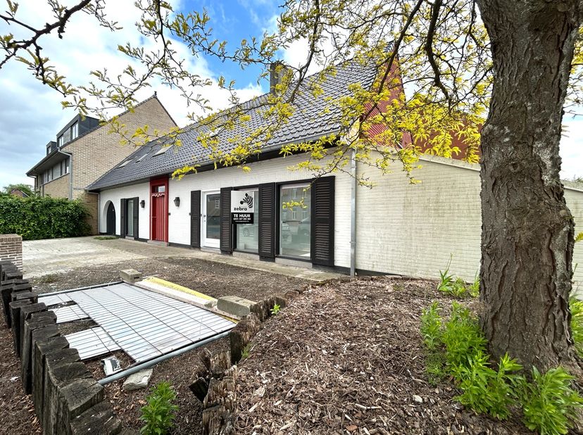 Deze instapklare woning met 4 slaapkamers is gelegen in het gezellige Marialoop. &lt;br /&gt;
Diverse winkels, horeca, openbaar vervoer, sportgelegenheid en
