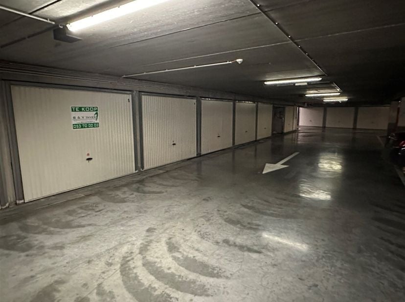 Garage à vendre
                    à 9300 Aalst