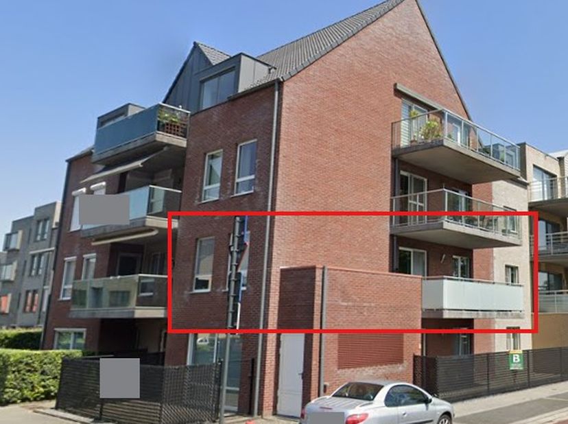 Ontdek dit gezellige instapklare appartement op de eerste verdieping, gelegen in het bruisende centrum van Geel. Ideaal voor wie comfort en gemak zoek