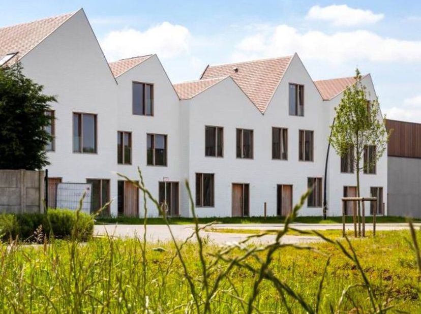 TOPGELEGEN aan de LEIE, ENERGIEZUINIGE NIEUWBOUW ARCHITECTENWONING (architecten Caan) met TUIN, 3 SLK, 2 badkamers. LAATSTE! + 21% BTW. Voorzien van Z