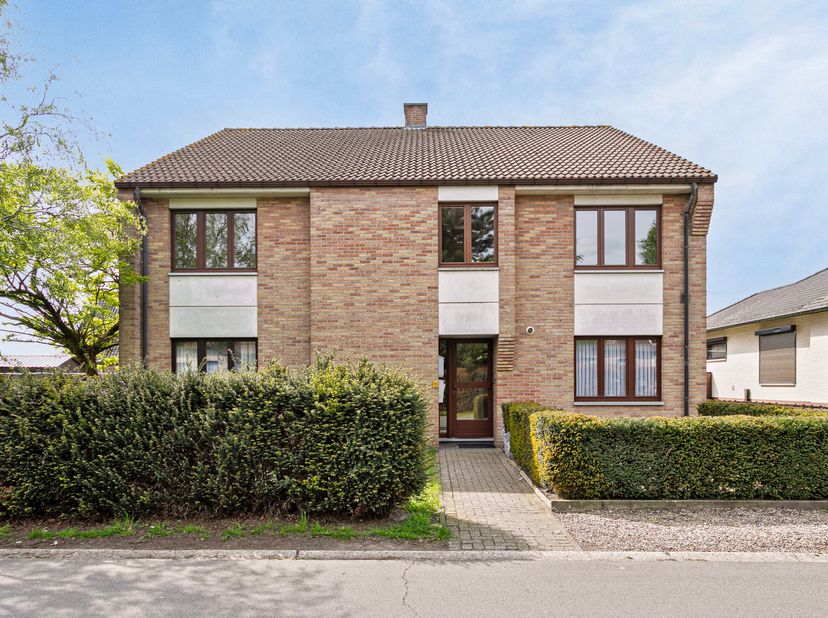 VALKSTRAAT 25 B - 3920 LOMMEL&lt;br /&gt;
&lt;br /&gt;
Nabij het centrum rustig gelegen appartement met 2 slaapkamers, balkon en garage.&lt;br /&gt;
Het appartement hee