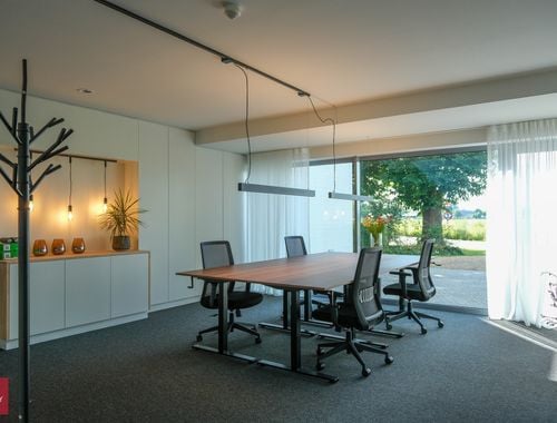                                         Bureaux à louer à Zulte, € 650

