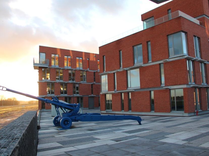 State-of-the-art kantorencomplex in de haven van Antwerpen, Linkeroever. Eetgelegenheid on-site.