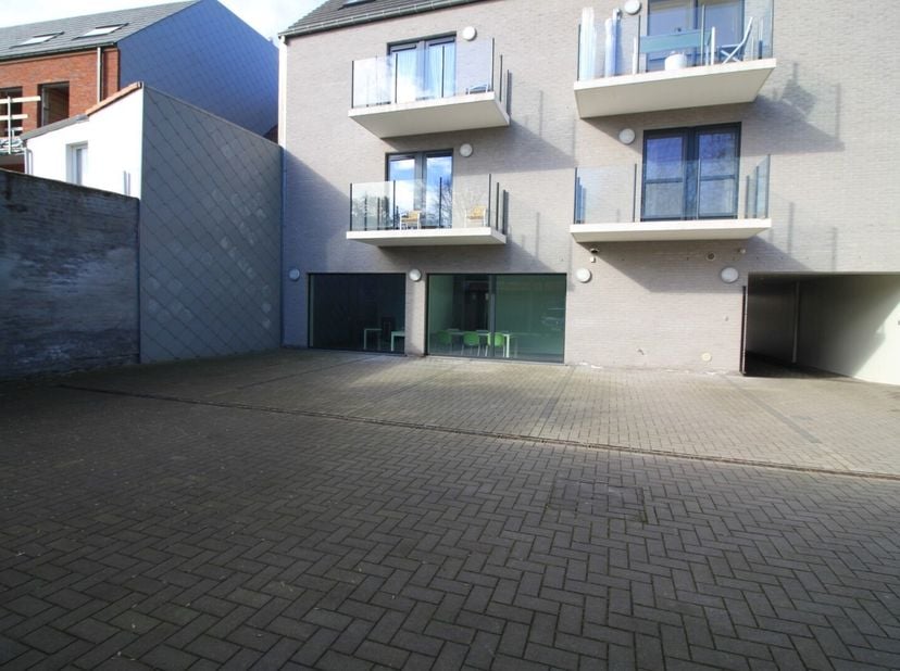 Garage à louer
                    à 8840 Staden