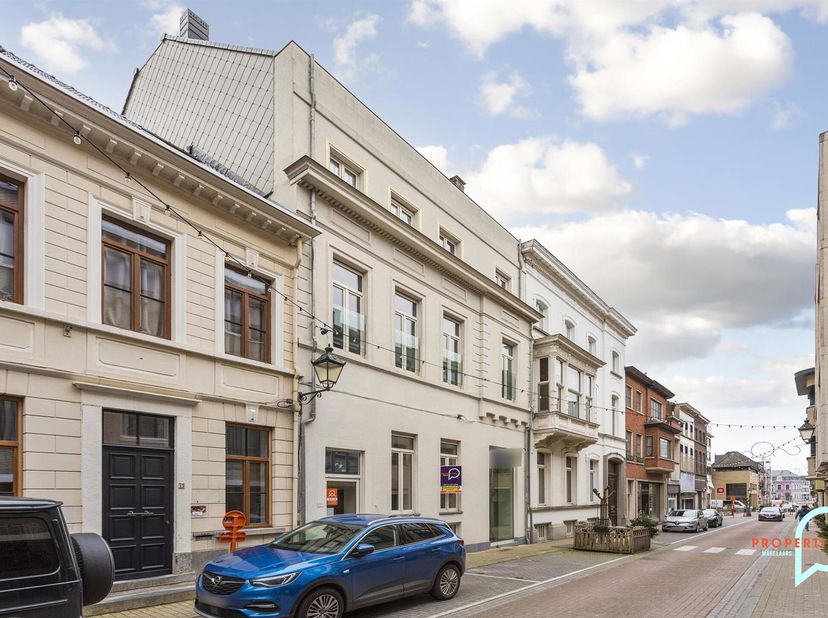 Voor meer info of een bezoek contacteer Sebastian op het nummer 0497 12 60 26 of mail naar sebastian@properties-makelaars.be&lt;br /&gt;
Zeer goed onderhoud