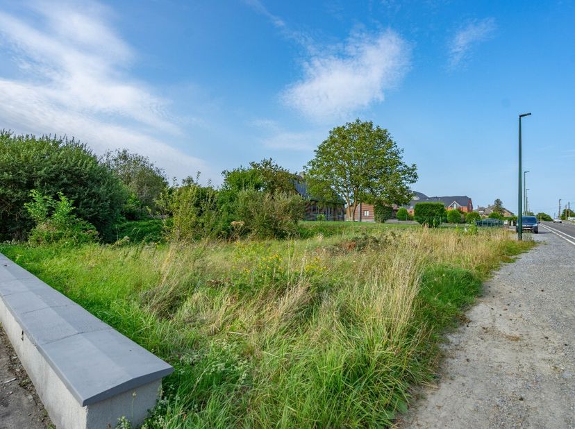 L&#039;agence immobilière ERA a le plaisir de vous présenter une opportunité exceptionnelle : superbe terrain situé Chaussée de lOurthe 162 à Marche-en-Fam