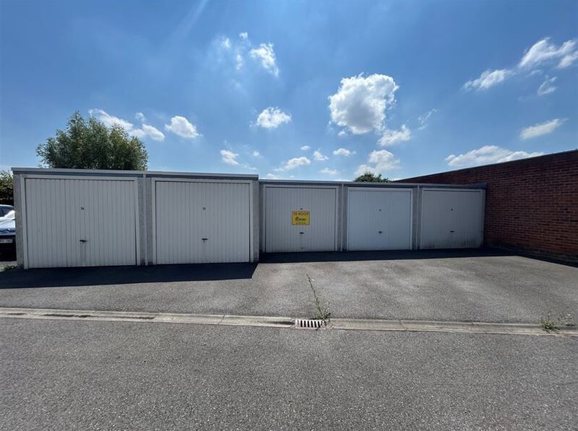 Garage à vendre
                    à 8900 Ieper