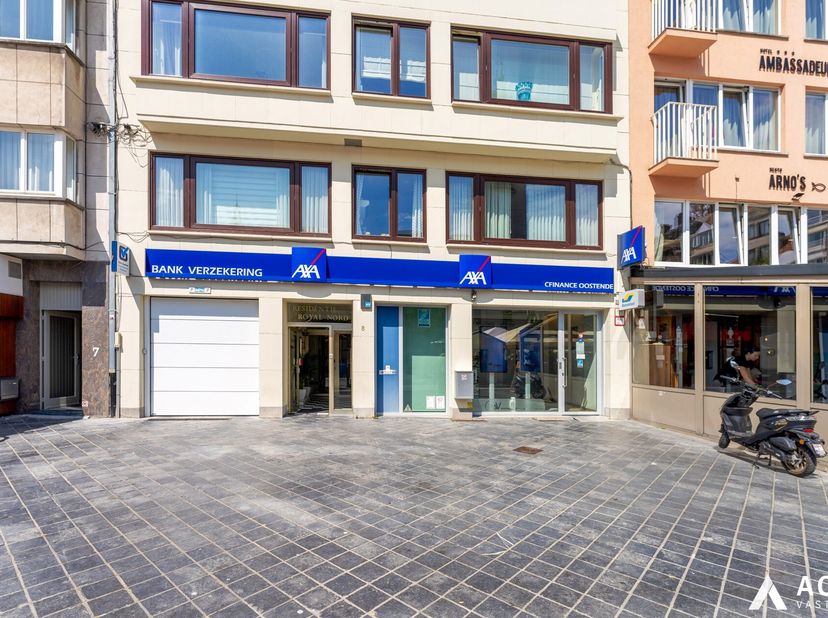 Dit ruime handelspand, momenteel in gebruik als bankfiliaal, is gelegen in het hart van het stadscentrum van Oostende.&lt;br /&gt;
De locatie is uitstekend,