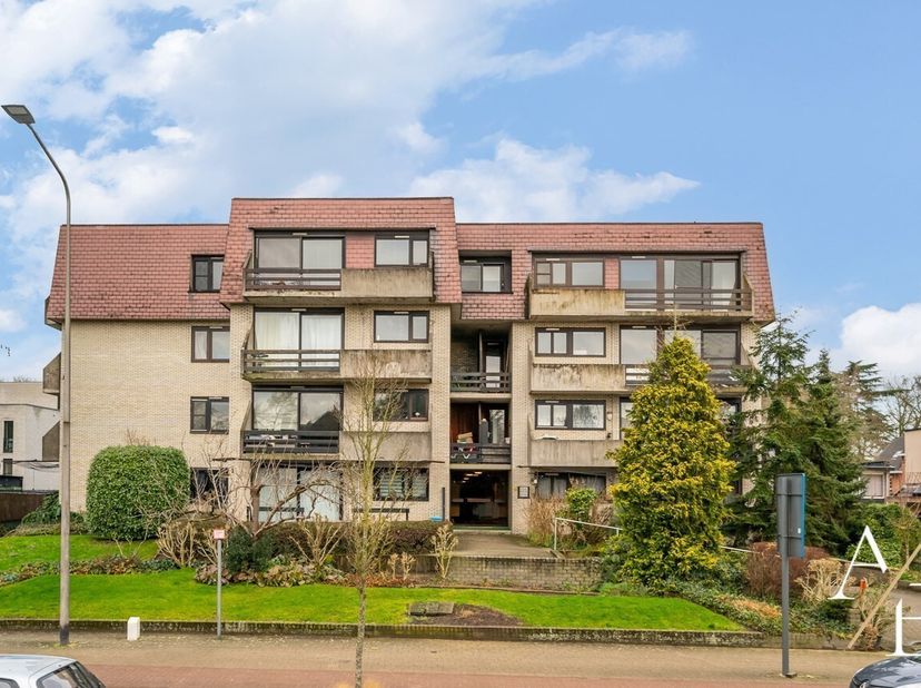 Dit recent gerenoveerde appartement in Merelbeke wordt u te koop aangeboden door Access Estate. Maak jouw afspraak via sms of WhatsApp door te sturen