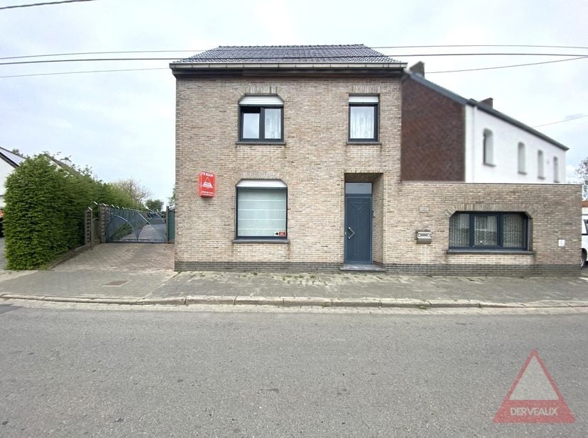VANAF €450.000&lt;br /&gt;
Deze ruime Open bebouwing is gelegen in de Arersveldestraat in Hooglede, op een centrale locatie met vlotte verbindingen naar Roe