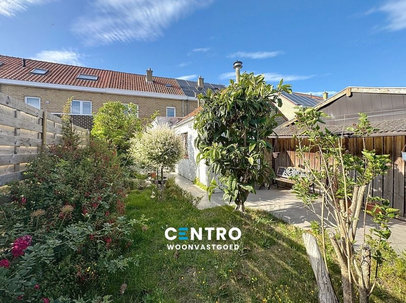 Rustig gelegen woning met 3 slpks, tuin met ZUIDgericht terras, UITWEG achteraan en een aanpalende GARAGEBOX te Uitkerke!&lt;br /&gt;
&lt;br /&gt;
INDELING:&lt;br /&gt;