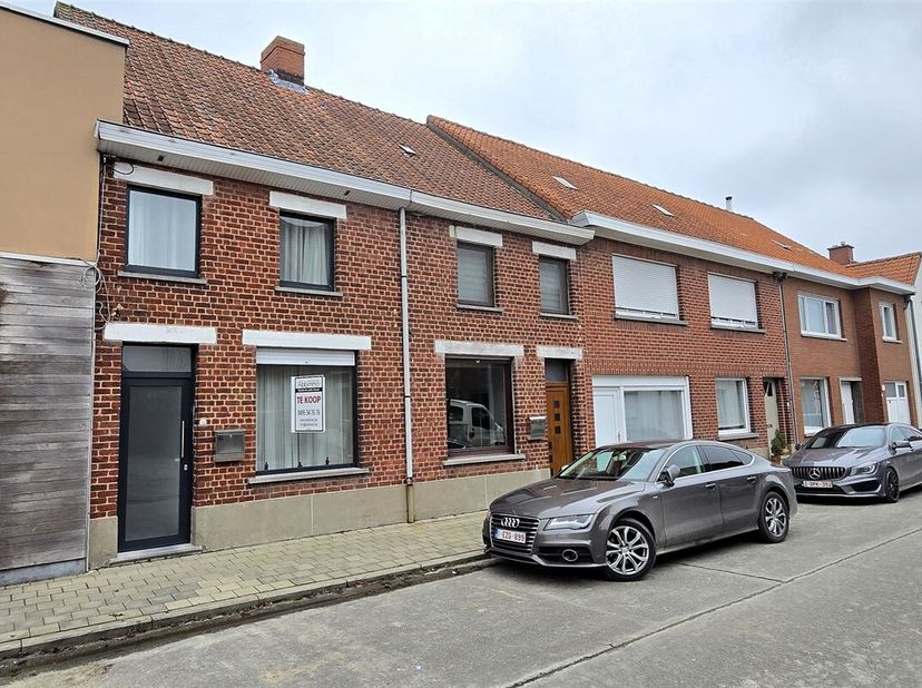 Sfeervolle woning, gerenoveerd met 2 slaapkamers, stadstuin, uitweg en garage!&lt;br /&gt;
Centraal gelegen te Desselgem op 200 m van school, sport, winkels