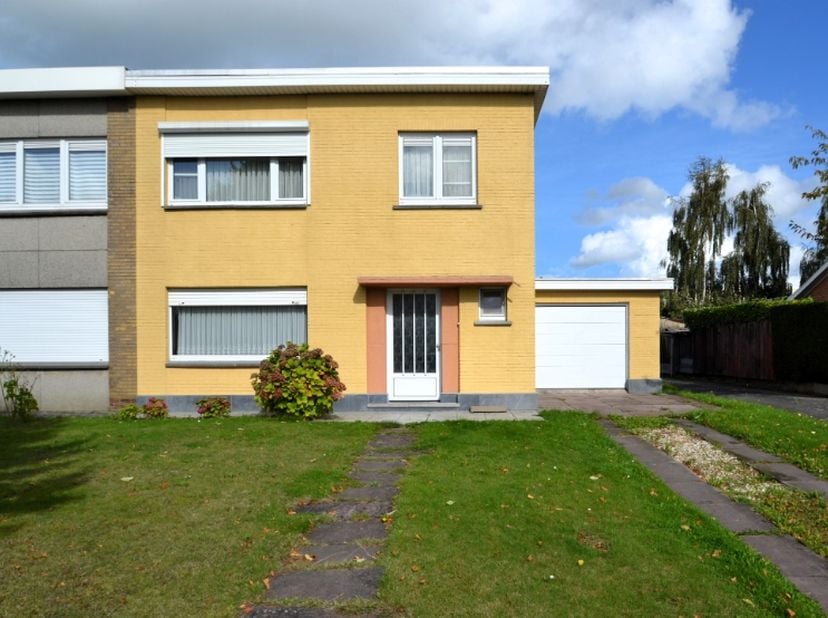Instapklare gezinswoning (HOB) op een rustige ligging.&lt;br /&gt;
Deze woning is werkelijk zeer goed gelegen: heel rustig, doch dichtbij de Leieboorden en