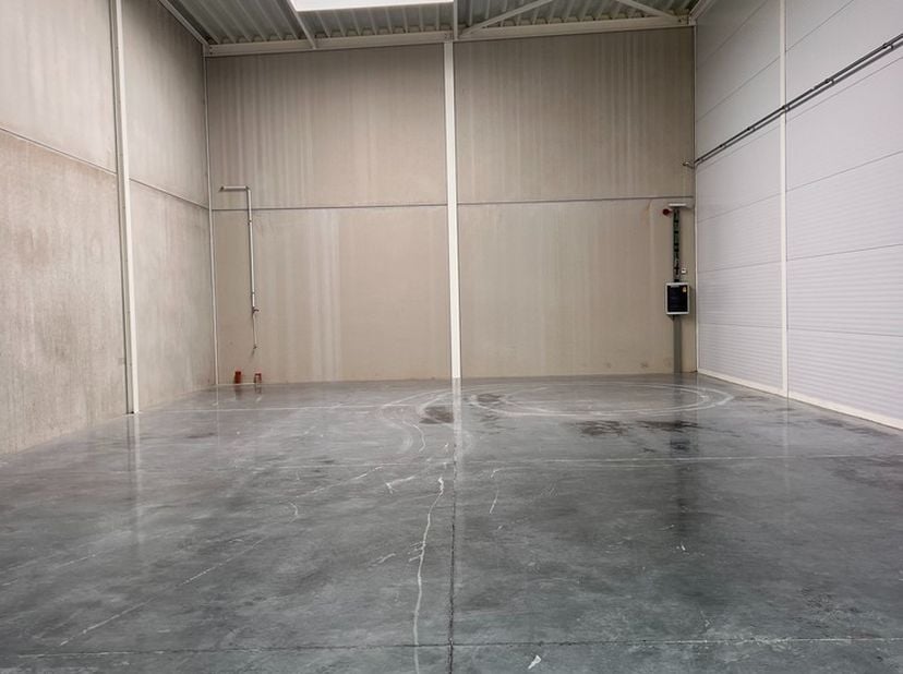 Vlakbij de op- en afrit van Gentbrugge wordt een nieuw bedrijvencomplex ontwikkeld waar zowel KMO-units, service-kantoren als afzonderlijke kantoren t
