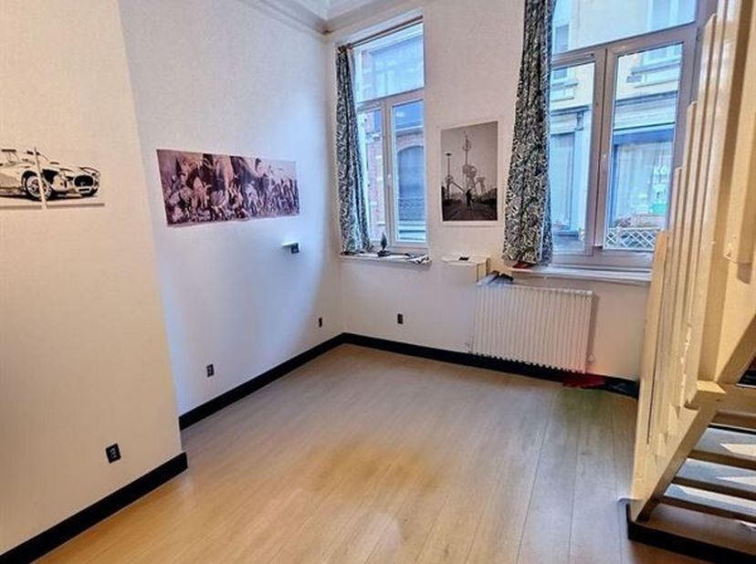 IMMOSCHMIDT (Réf.29073 ) - ETTERBEEK (La Chasse) - LIBRE LE 01/09/25 : Très beau studio de +/- 35m²  se composant d&#039;un hall, d&#039;une pièce principale av