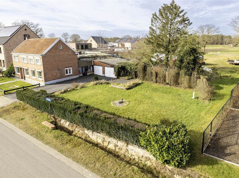 Deze charmante woning in Kasterlee biedt waaier van mogelijkheden. Met een bewoonbare oppervlakte van 190m² is het gelegen op een perceel van 830m².&lt;b
