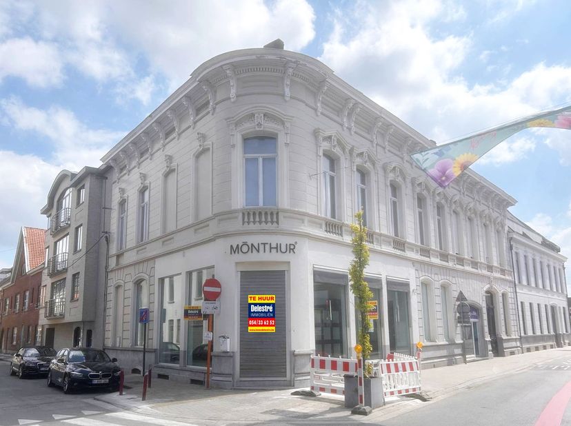Bien professionnel à louer
                    à 9800 Deinze