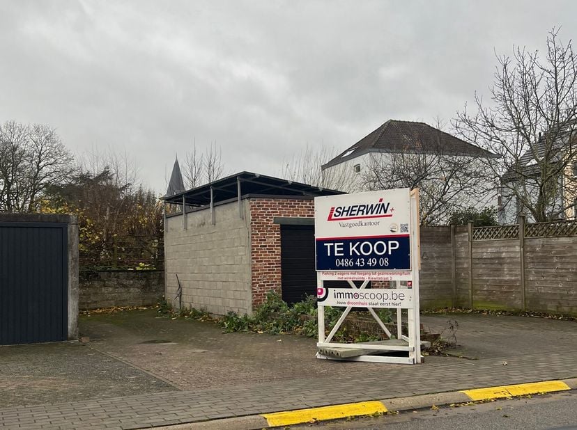 Belle maison avec espace commercial au coeur de Kortenberg. Cette maison familiale dispose d&#039;un hall d&#039;entrée spacieux avec toilettes et placard et qu