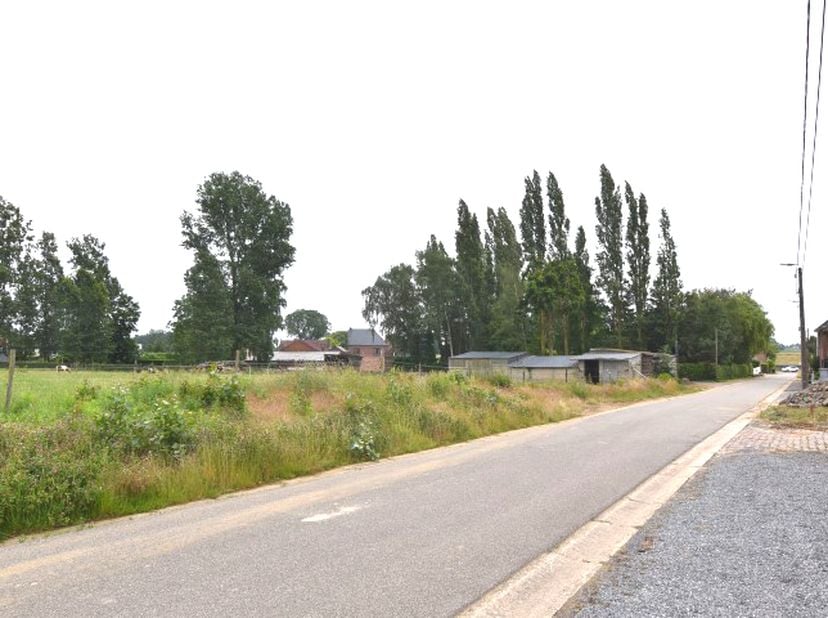 lot 1- Bouwgrond half open bebouwing gelegen in een klein straatje Heuvelstraat in landelijke gemeente Molenbeek-Wersbeek; van uit de tuin mooi open g
