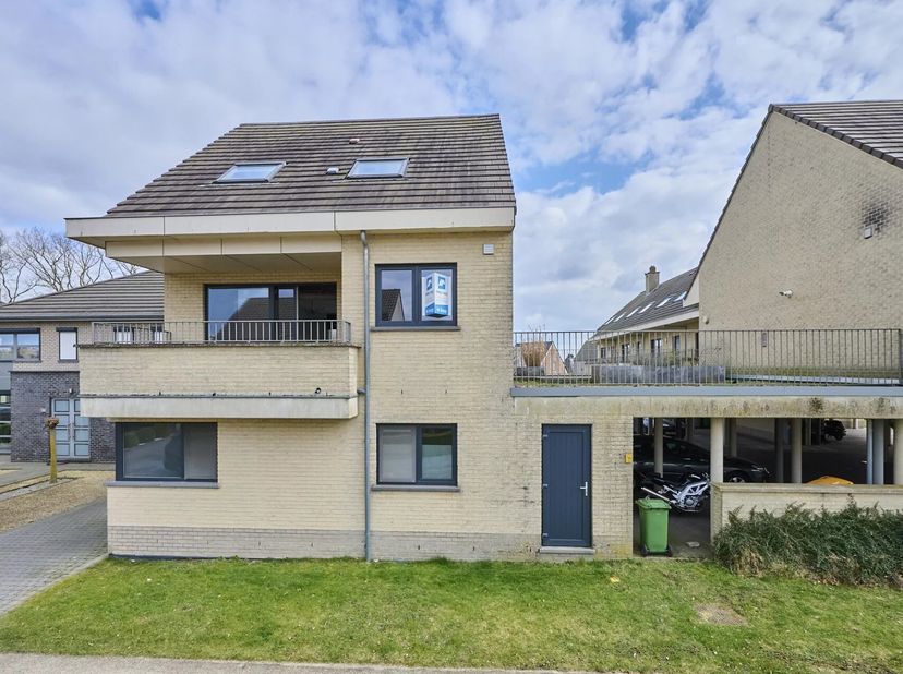 Duplex appartement met 3 terrassen in rustige buurt te Kaulille (Bocholt).&lt;br /&gt;
Indeling: inkomhal, woonkamer met open keuken, bergplaats, toilet, tr