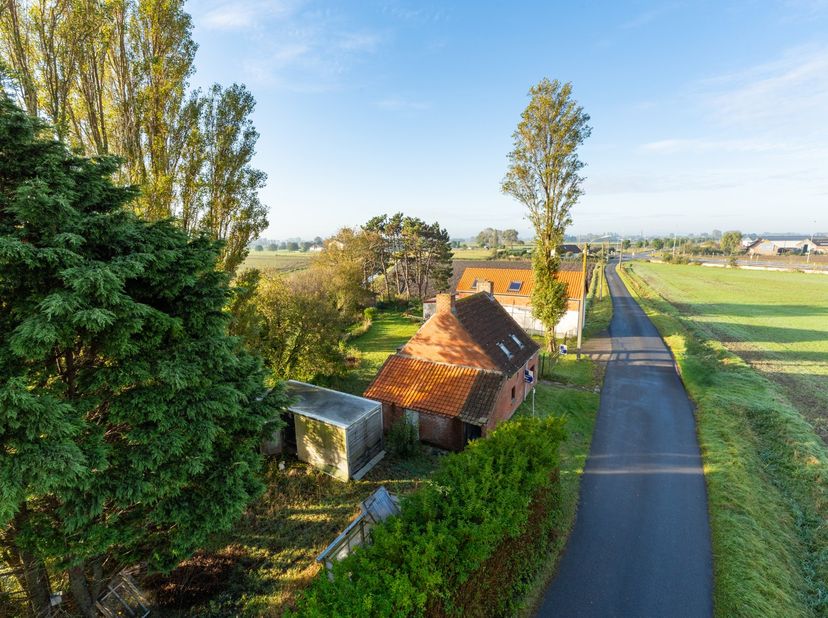 Deze open bebouwing gelegen op de grens tussen Middelkerke en Oostende is een unieke kans om in een fantastische omgeving te wonen. Omgeven door het g