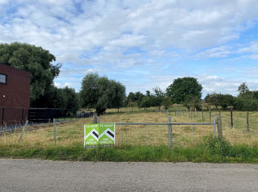 Bekijk dit perceel rechtstreeks op de site van Immo Leroi: https://www.immo-leroi.be/pand/kopen-grond-tongeren/7225385.&lt;br /&gt;
Dit perceel is gelegen i