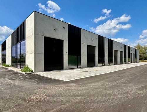                                         Bâtiment d’entreprise à louer à Enghien, € 7.505
