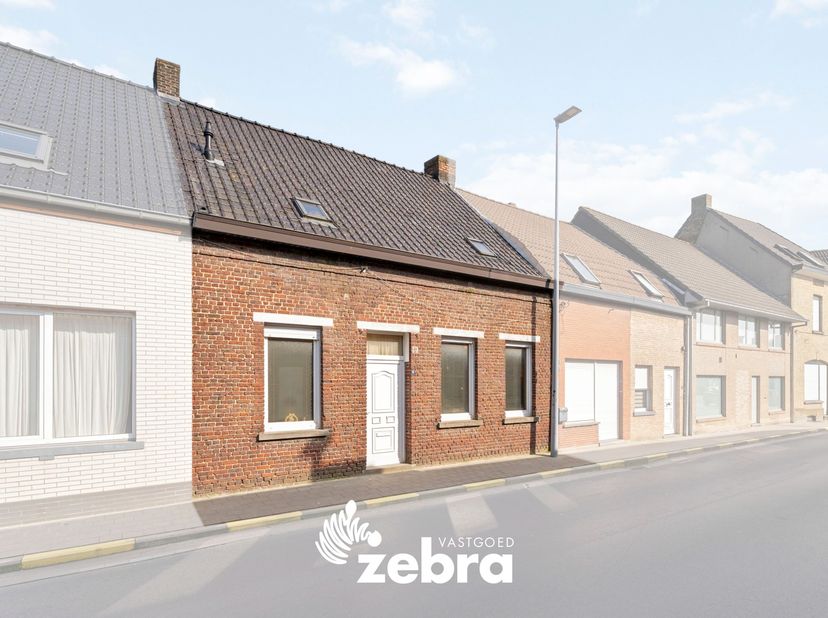 Gelegen in het hart van Pittem, dicht bij de markt, kan u deze woning met veel potentieel terugvinden.&lt;br /&gt;
&lt;br /&gt;
De gelijkvloerse verdieping omvat