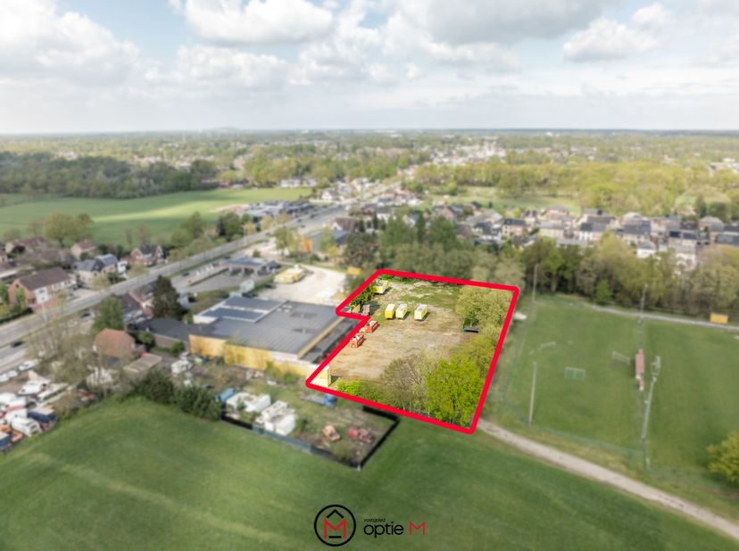 Dit open buitenterrein ongeveer 2500 m²  (uitbreiding tot 5000 m2 mogelijk) is gelegen aan de Kempische Steenweg 471a te Kiewit, Hasselt.&lt;br /&gt;
Dankzi