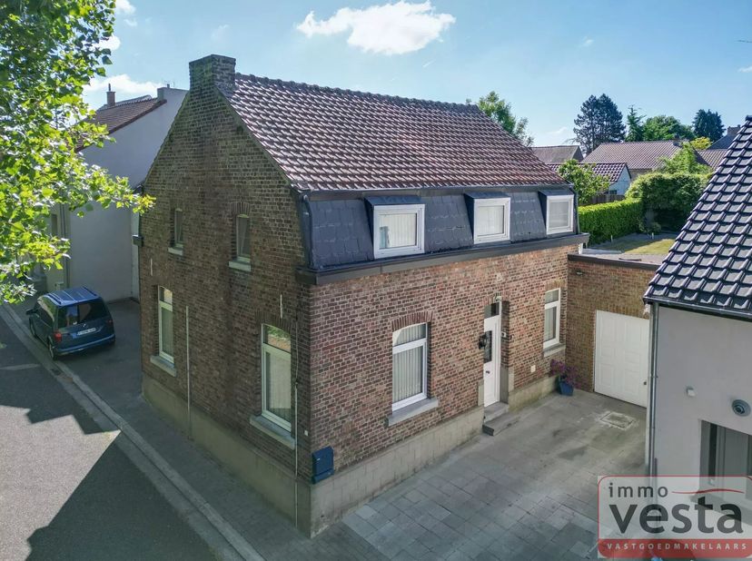 Bent u op zoek naar een woning in een groene en rustige omgeving? Deze gezellige woning in de Gezuster Dehasquestraat 7 in Gingelom biedt alles wat u