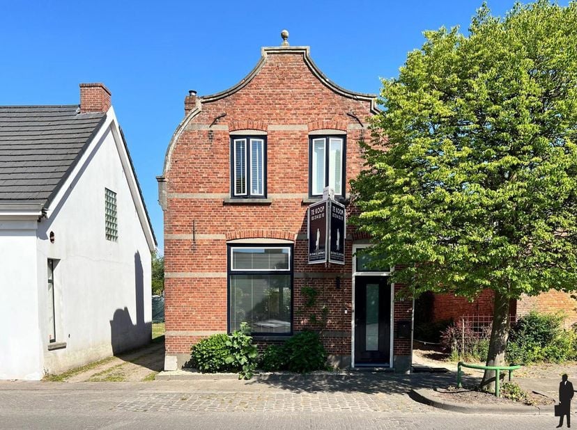 Charmante, gerenoveerde woning met 3 slpk. gelegen in de dorpskern van Meersel-Dreef!&lt;br /&gt;
INDELING&lt;br /&gt;
Gelijkvloerse verdieping:&lt;br /&gt;
- Inkomhal