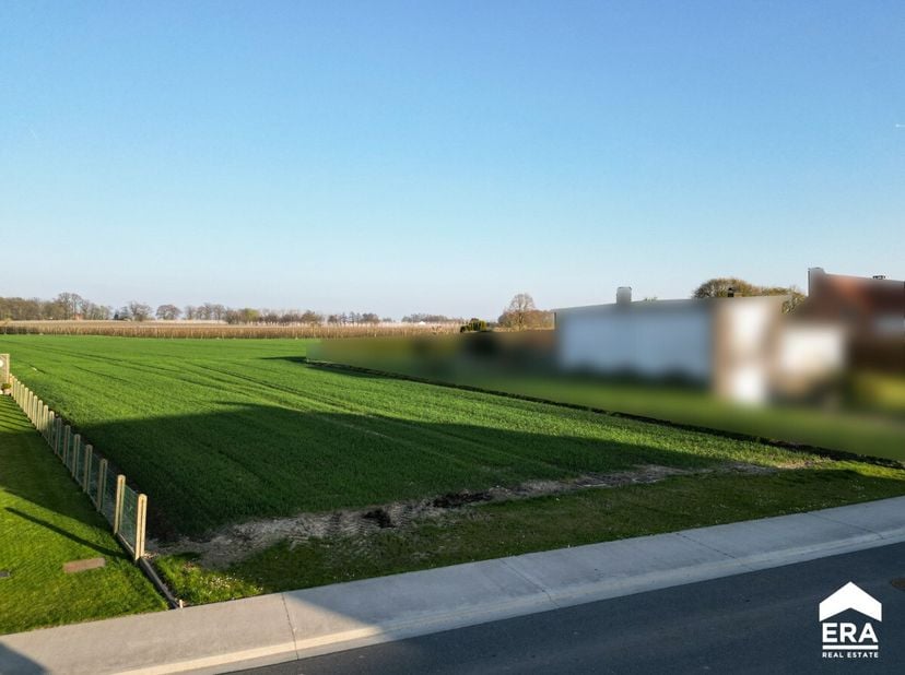 Residentieel gelegen bouwgrond voor een open bebouwing op een perceel van 13are 53ca, met een straatbreedte van 22,66 meter.Voor meer informatie ga na