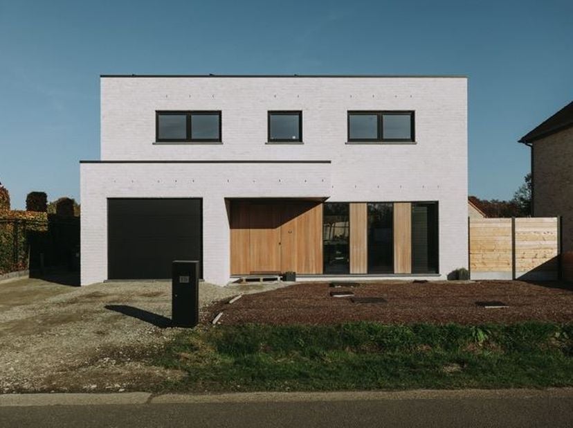 Op zoek naar een moderne nieuwbouwwoning die aan de alle EPB eisen voldoet ?&lt;br /&gt;
&lt;br /&gt;
Dan is deze woning in de Spalbeekstraat te Hasselt iets voor