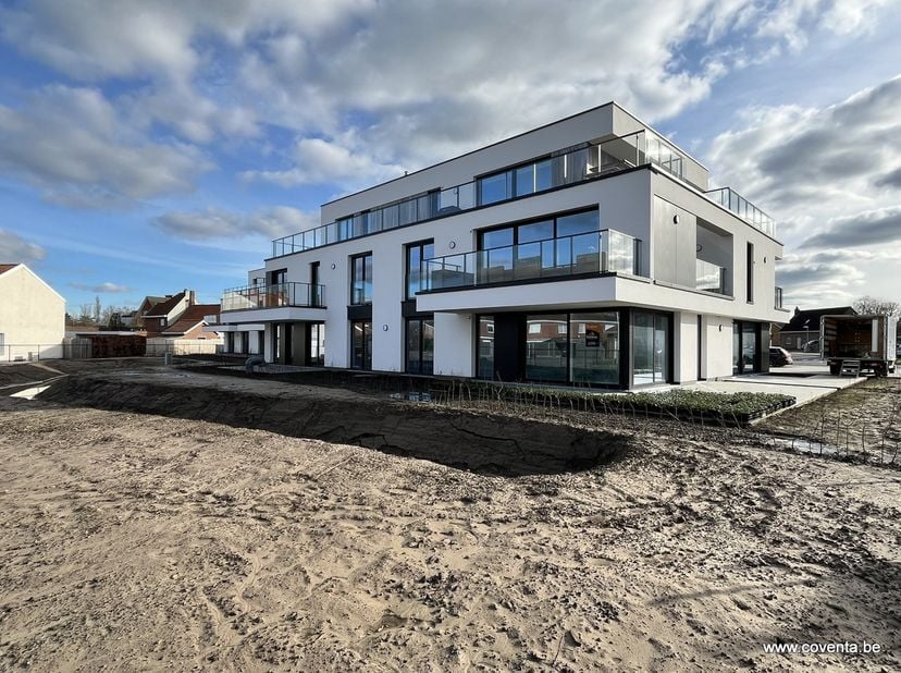 In die project bestaande uit 18 appartementen, hebben we dit 2 slaapkamer hoekappartement te koop.&lt;br /&gt;
&lt;br /&gt;
Hoekappartement bestaande uit: inkomha
