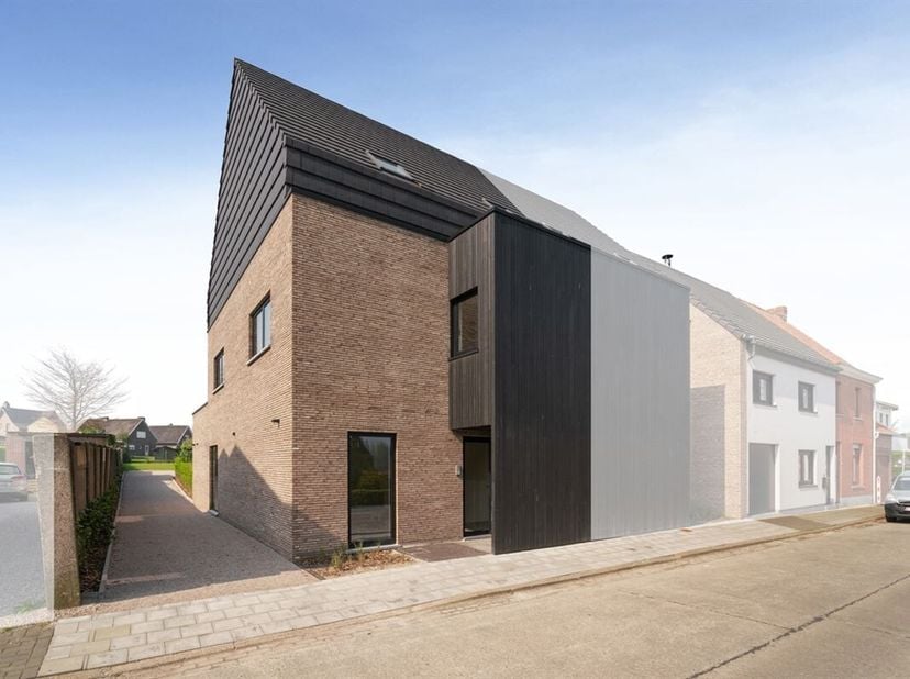 6% de TVA sur la construction* jusqu&#039;au 30/05/25.&lt;br /&gt;
.&lt;br /&gt;
Cette jolie construction neuve INSTAPKLARE (surface brute de 256 m² !), étonnamment sp