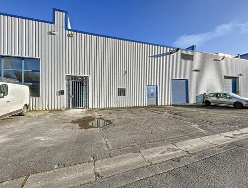                                         Commercieel Gebouw te huur in Floreffe, € 6.200
