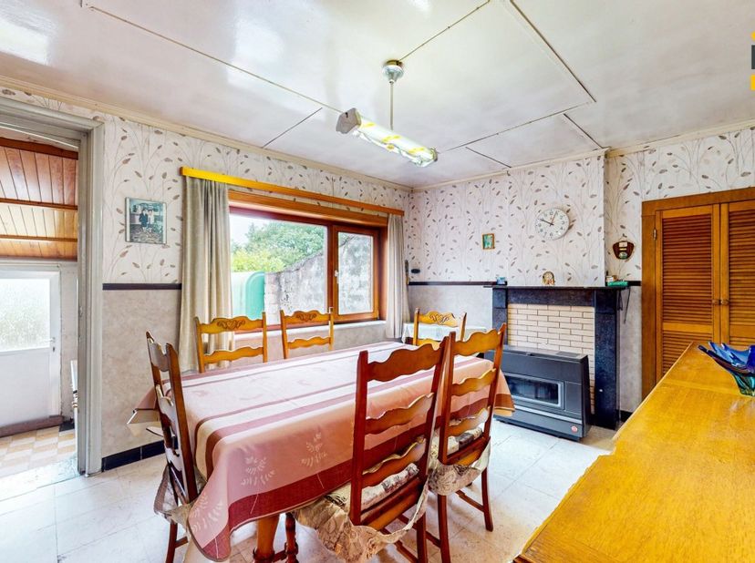 Agréable maison à rénover située à l&#039;entrée du village de Carnières, à proximité des grands axes et de toutes les commodités. Présence d&#039;une terrasse