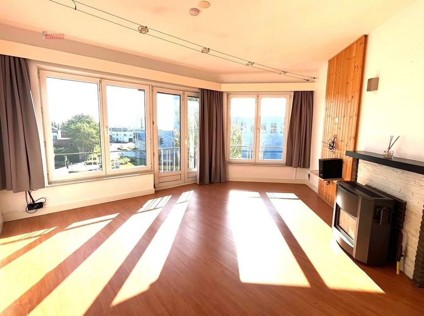 In &#039;residentie viertorre&#039; kunt U dit charmant instapklare twee slaapkamer appartement terug vinden op de derde verdieping met een bewoonbare vloeroppe