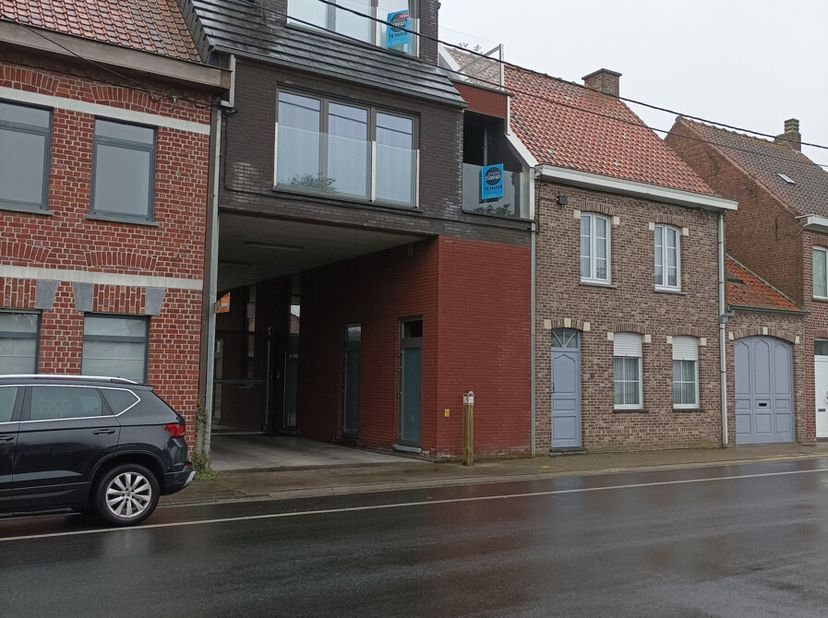 Modern appartement met 2 slaapkamers  eerste verdieping&lt;br /&gt;
Ontdek dit verzorgd appartement op de eerste verdieping van een rustige residentie. Geni